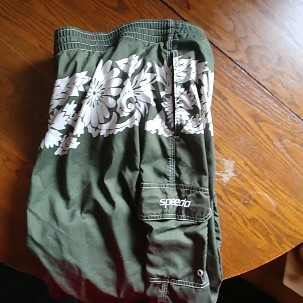 Speedo green men's boardshorts